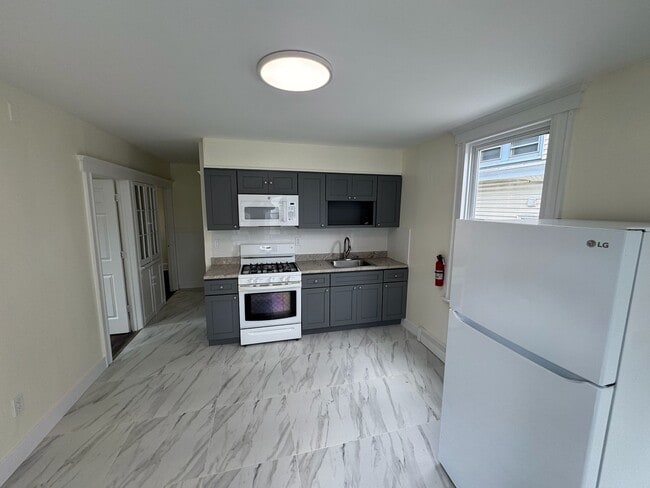 Building Photo - 79 Struyk Ave Rental