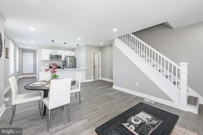 Building Photo - 3300 Ravenwood Ave Unit 3300 Ravenwood Ave 1