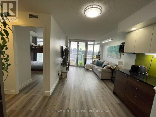 Photo - 121 McMahon Dr Unité 1606