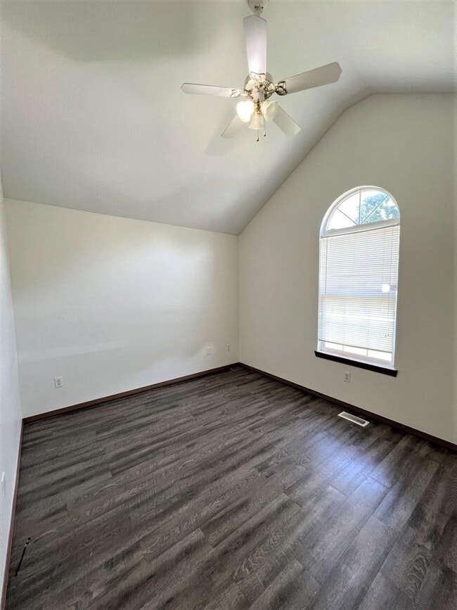 Photo - 125 W Wade St