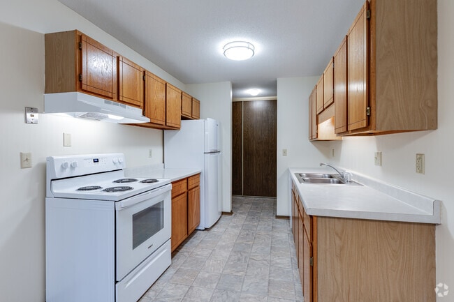 2BR, 1BA - 967SF - Kitchen
