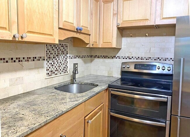 Photo - 172 River St Unidad A8