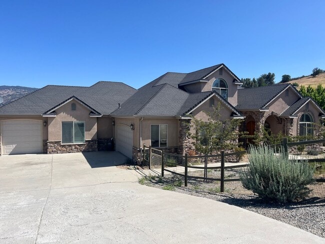 Photo - Beautiful 5 Bedroom 4 Bathroom House in Ga...