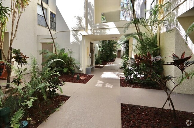 Building Photo - 20350 W Country Club Dr Rental