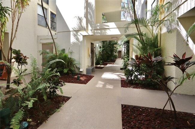 Photo - 20350 W Country Club Dr Casa Adosada