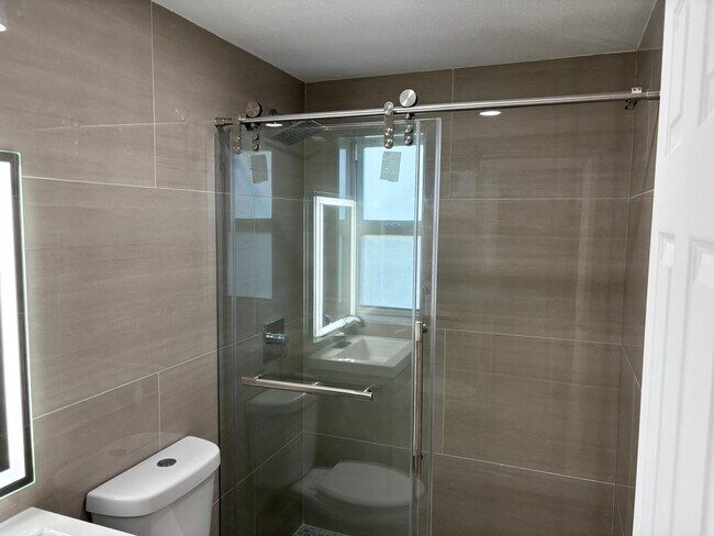 Photo - 7115 Rue Granville Unit #C