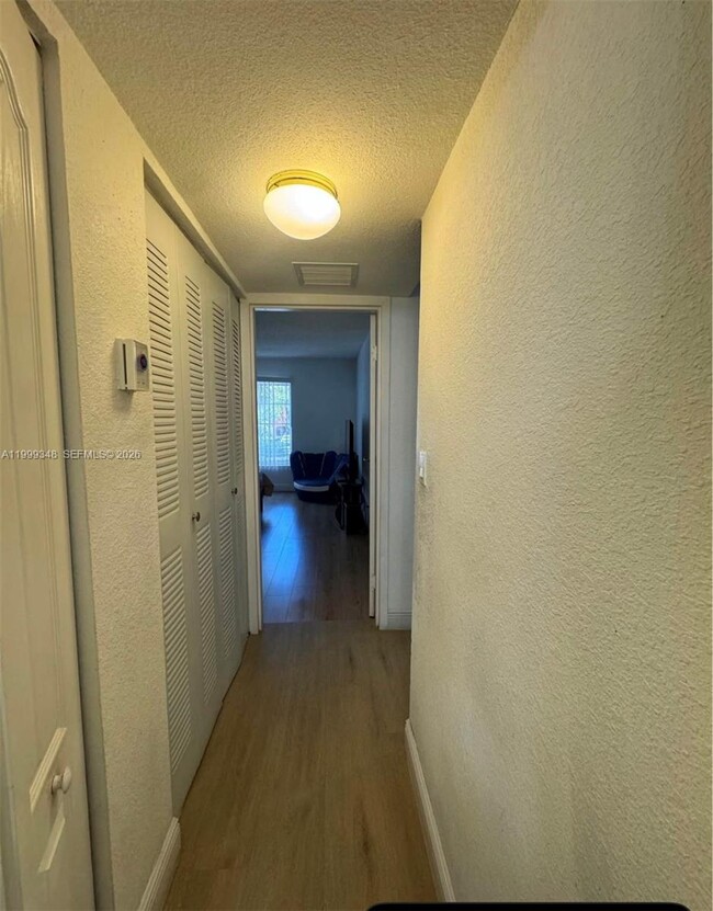 Photo - 5201 Geneva Ct Unidad 209