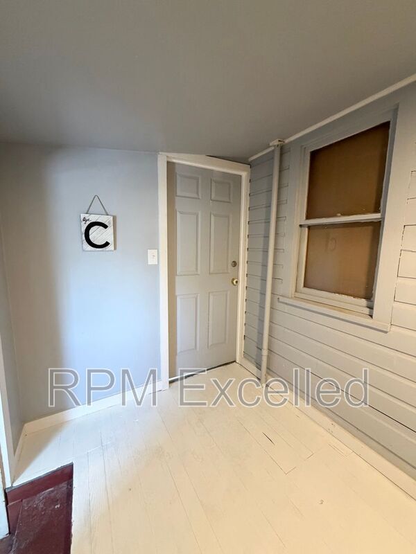 Photo - 717 W Stewart Ave Unit C
