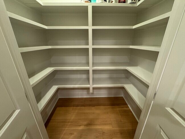 Photo - Newer 3 bedroom 2.5 bathroom townhome in H...