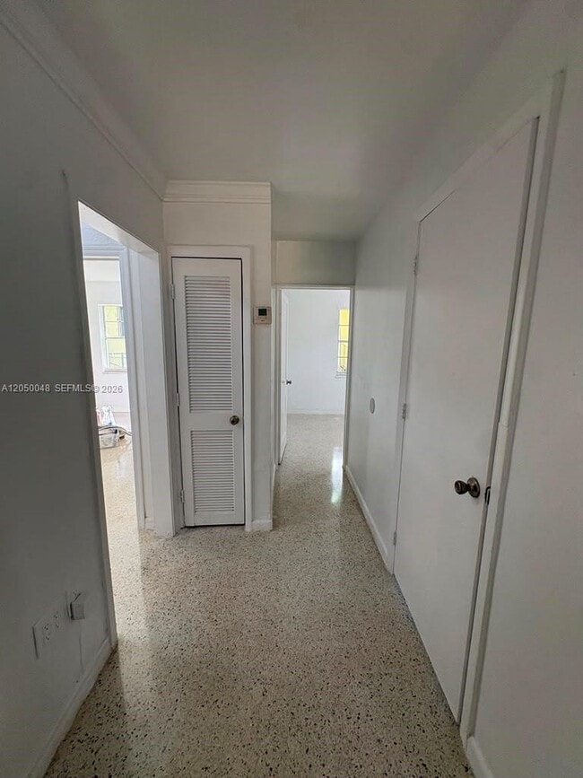 Photo - 475 NE 164th St
