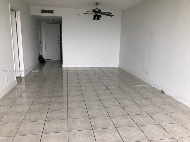 Building Photo - 2450 NE 135th St Unit 408