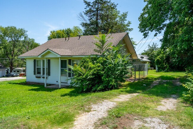 Photo - West Tulsa 2 Bedroom Home! Available Mid-N...