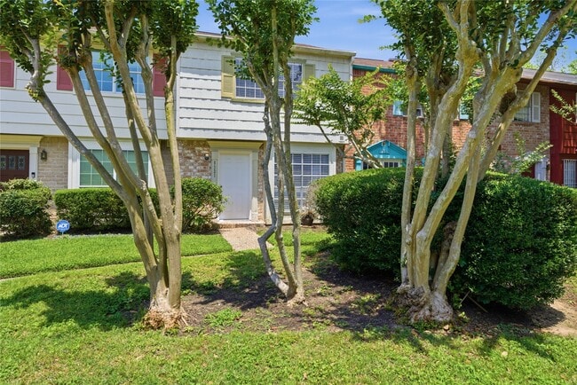 Photo - 8321 Nairn St