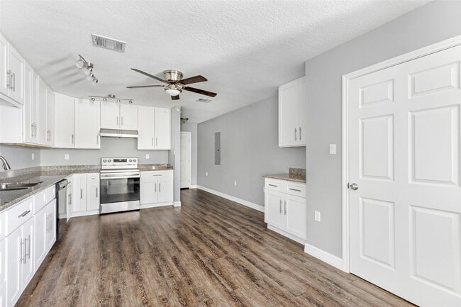 Photo - 520 E Defee Ave