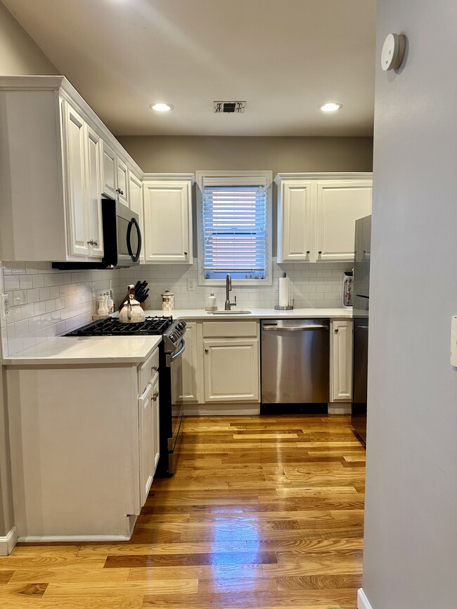 Building Photo - 66 King St Unit 2