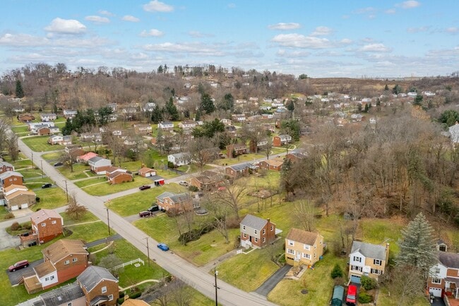 Photo - AVAILABLE JULY 1ST!! Don't miss this STUNNING 3 BEDROOM IN MCCANDLESS!!