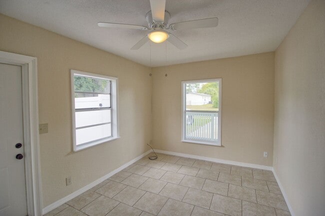 Photo - 323 Elm Dr