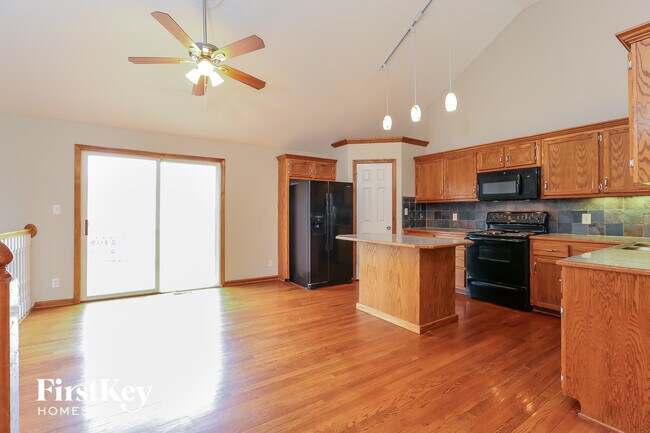 Photo - 912 E Madelyn Dr
