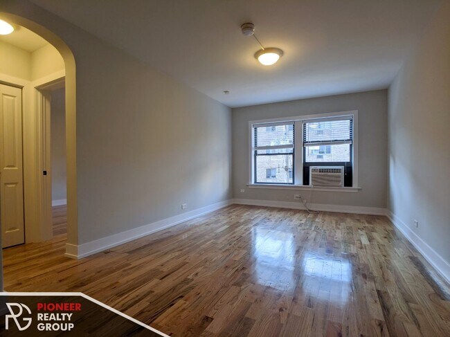 Photo - 560 W Arlington Pl Apartments