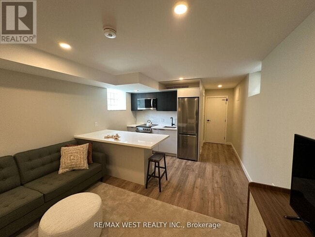 Photo - 176 Sammon Ave