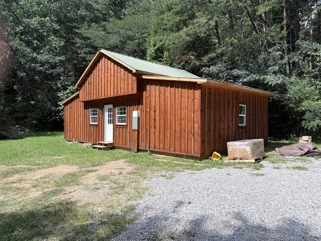 Building Photo - 1099 Fairview Rd Unit A