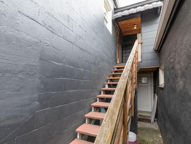 Photo - 9041-9049 NE Sandy Blvd Unit 9043