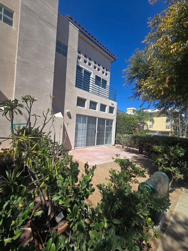 1874 Oliver Ave