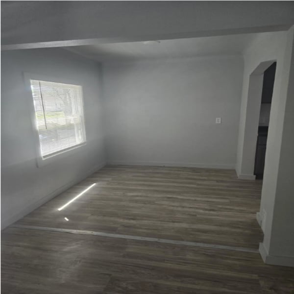 Photo - 20529 Westphalia St