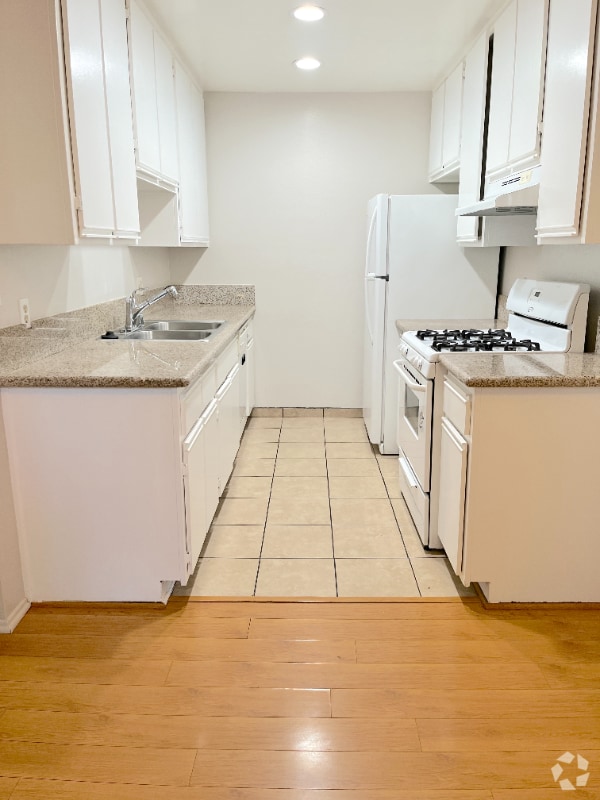 Building Photo - 430 E San Jose Ave Rental
