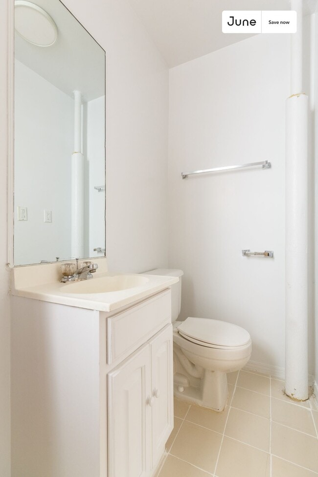 Photo - 248 W 64th St Unidad 4F