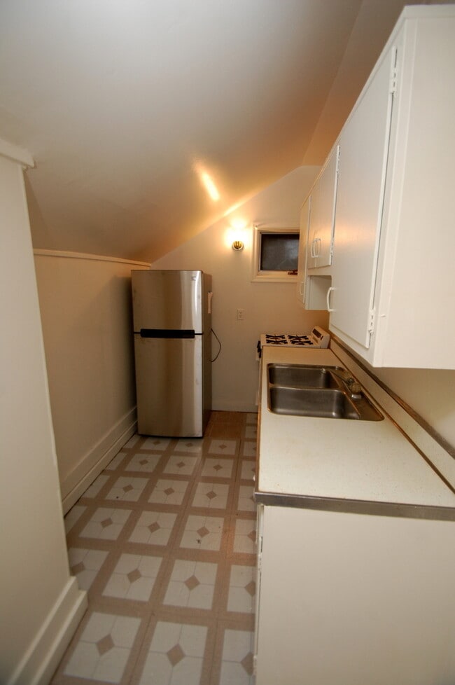 Photo - 212-1/2 Washington Unit 212 1/2 E Washington