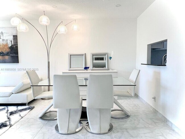 Photo - 5051 W Oakland Park Blvd Unidad 204