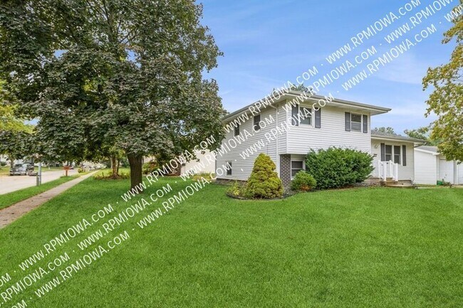 Photo - Fenced in Yard! 3 Bedroom, 1 Bath Home in ...