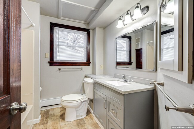 Photo - 211 Oak St Unit 211
