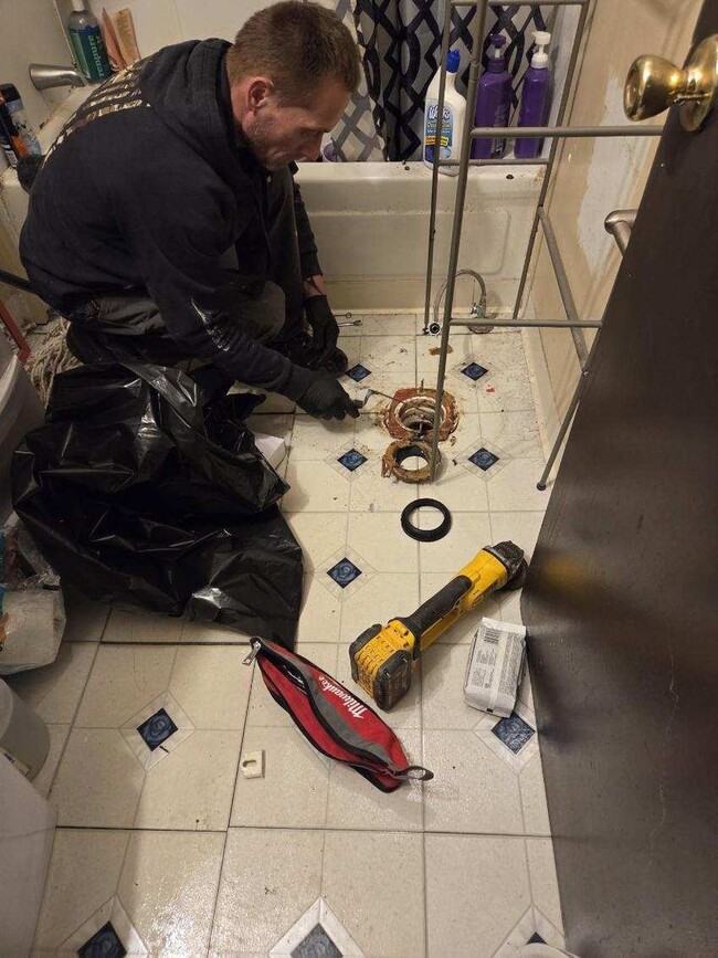 Building Photo - 206 1st St