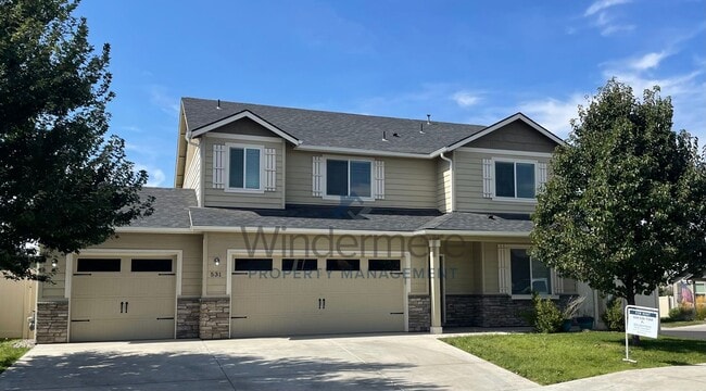 Building Photo - 531 SW Alicia Loop