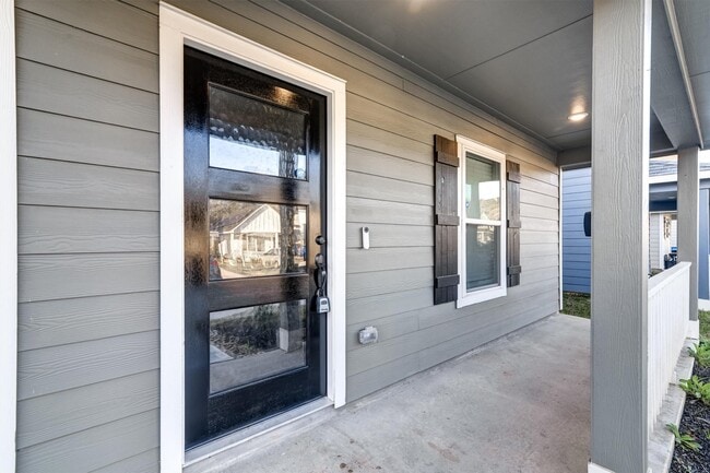 Photo - 16428 Jasmine Marie Pl