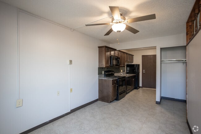 Studio, 1BA - 525 SF