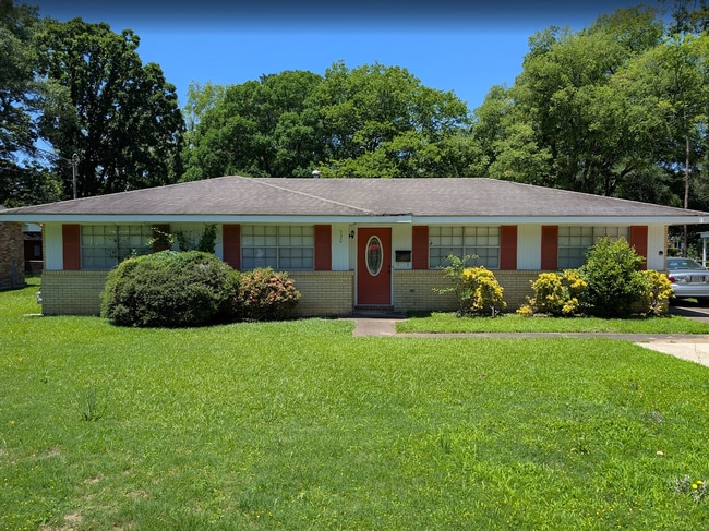 Photo - 530 Avondale Rd House