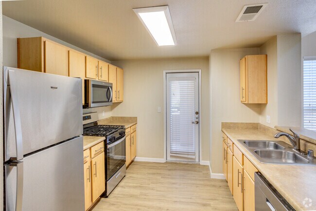 2BR, 2.5BA - 1290SF - Kitchen - de Tolosa Ranch Apartments