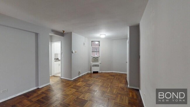 Photo - 340 E 58th St Apartamento Unidad 1A
