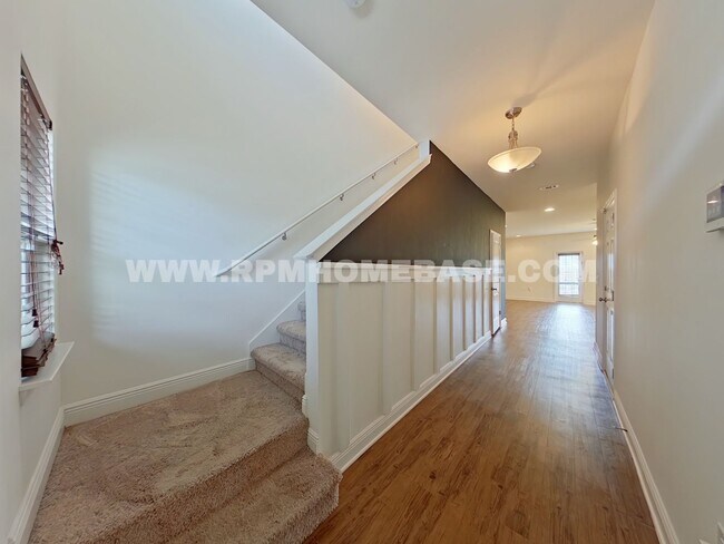 Photo - Modern 3-Bedroom Townhome with Stylish Upd...