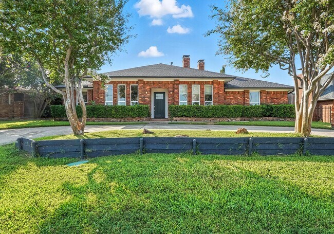 Building Photo - 7938 Fair Oaks Ave