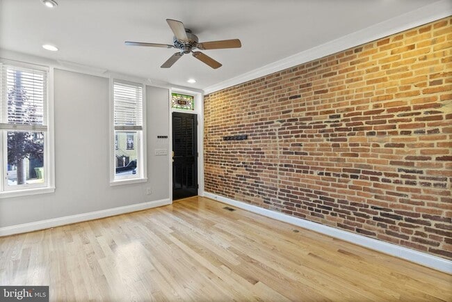 Photo - 3215 Fleet St