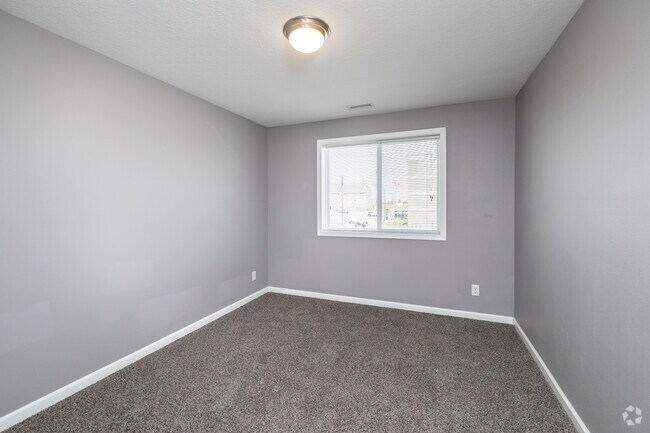 2BR, 1BA - 999SF - Second Bedroom