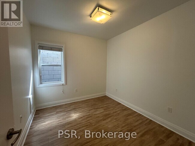 Photo - 3110 Lake Shore Blvd W