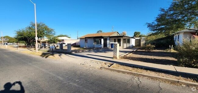 Building Photo - 2126 E Hidalgo Vista Rental
