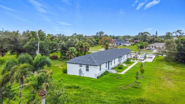 Photo - 260 Rotonda Blvd W
