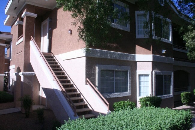 Building Photo - 2 Bed, 2 Bath, downstairs, 1 Story Unit, 1... Rental