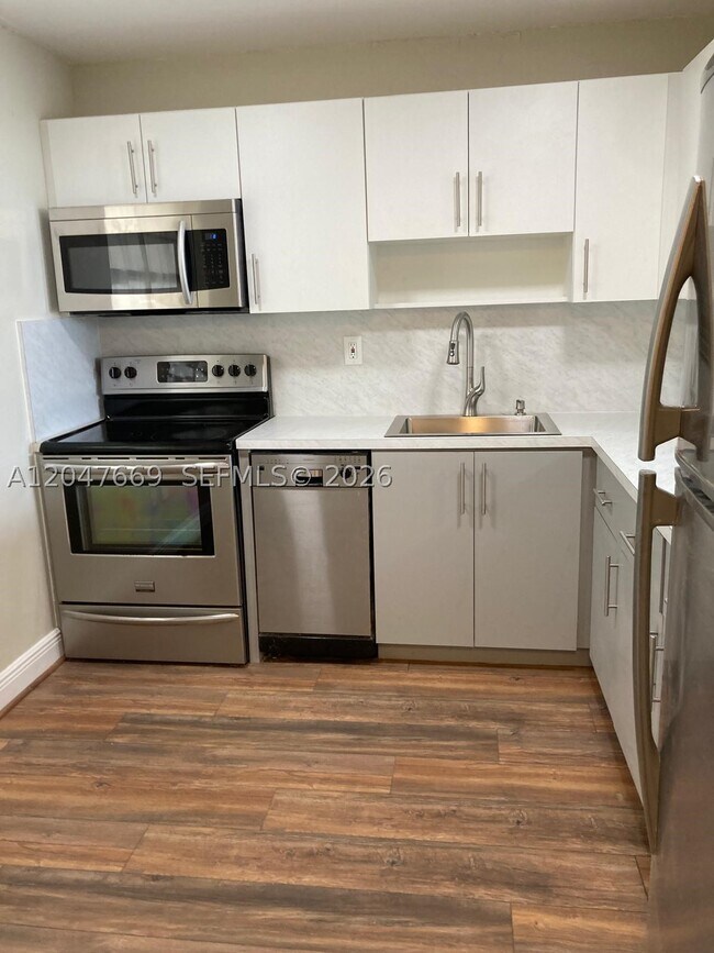 Building Photo - 7900 Tatum Waterway Dr Unit 305